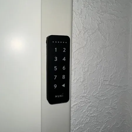 Апартаменты One In A Quiet Location Air Conditioning Бретцфельд